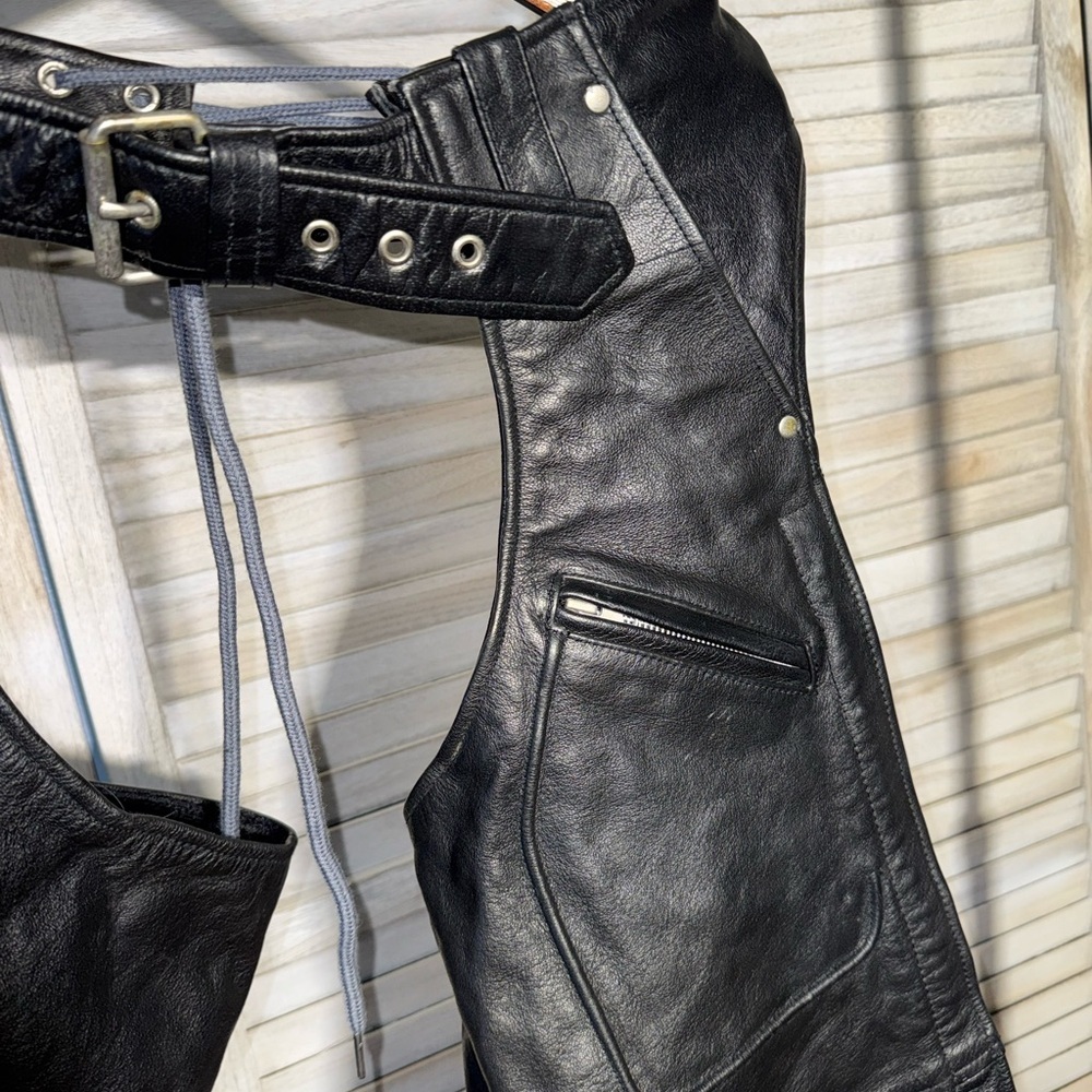 First Classic Leather Gear Motorcycle Chaps Size Adjustable XS Black FMC - Picture 2 of 7